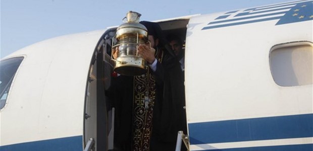 Το απόγευμα του Μ.Σαββάτου το Άγιο Φως στην Ελλάδα 