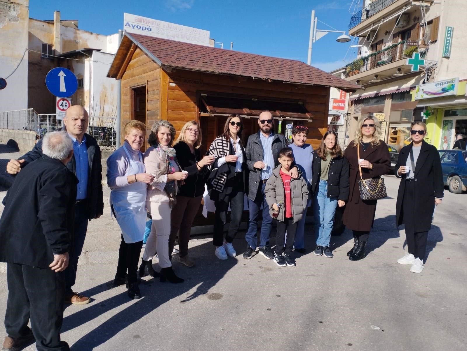 Παραδοσιακή φασολάδα και κρασί στο Μουζάκι 