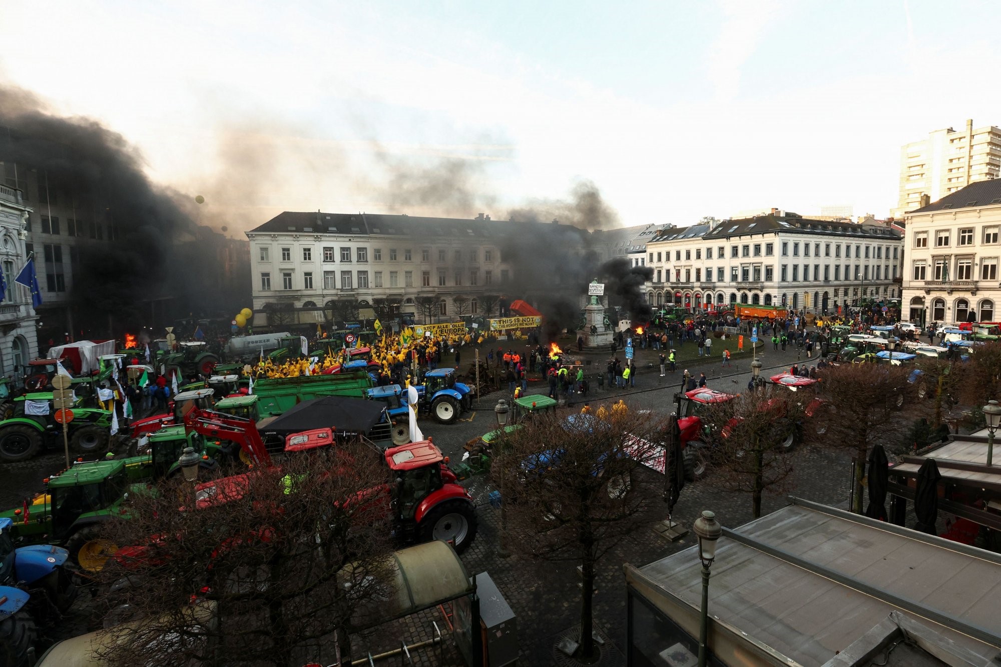 Εκατοντάδες τρακτέρ στο κέντρο των Βρυξελλών 
