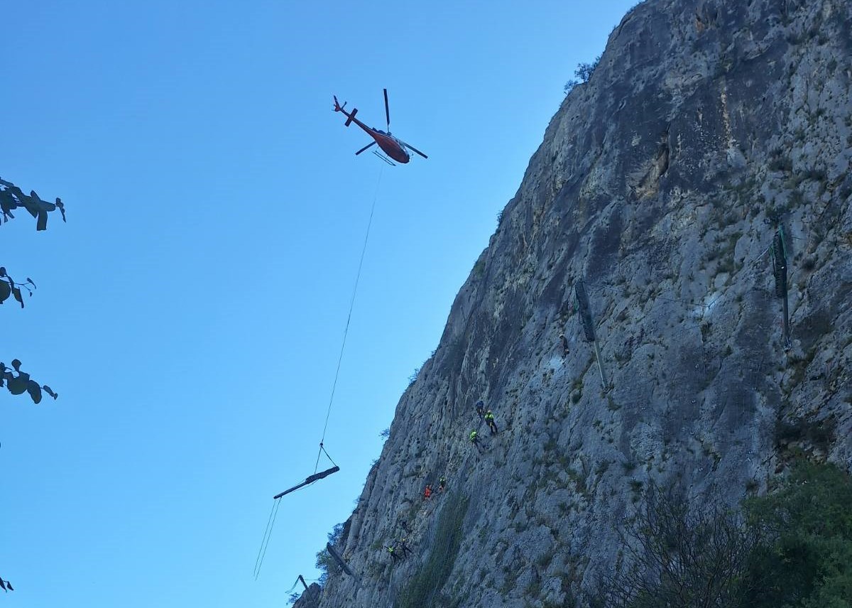 Εναέριες εργασίες στο Σπήλαιο Θεόπετρας Καλαμπάκας