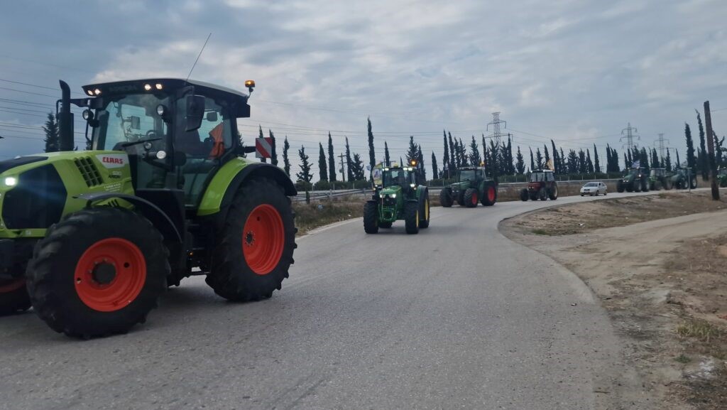 Έφτασαν στη Λαμία τα τρακτέρ της Θεσσαλίας (φωτο & video)