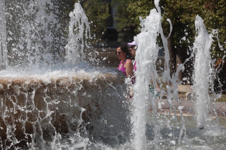 «Κόκκινο» χτυπά ο υδράργυρος σε όλη τη χώρα