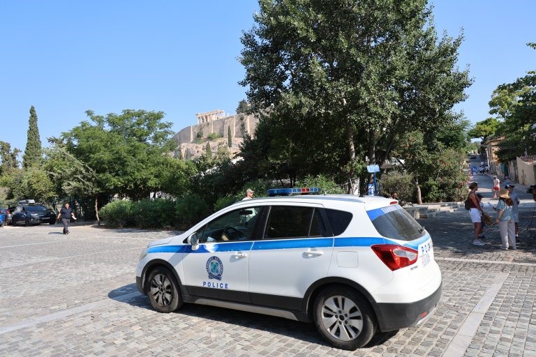 Άνδρας με μαχαίρι τραυμάτισε ζευγάρι τουριστών 