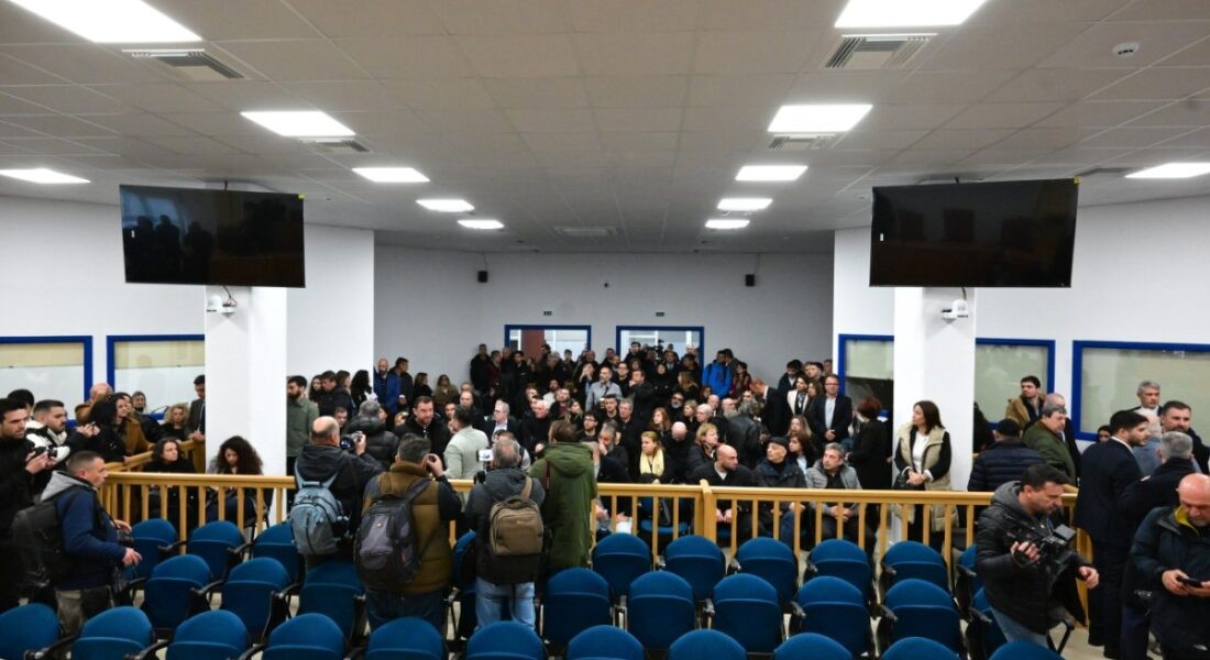 Η αίθουσα της δίκης μεγάλωσε κατά 100 καθίσματα