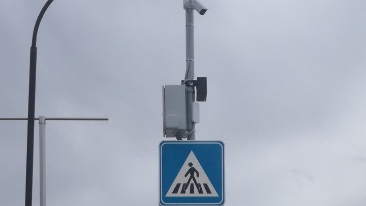 Η κάμερα “αναγνωρίζει” τη φιγούρα ατόμου και “δίνει εντολή”