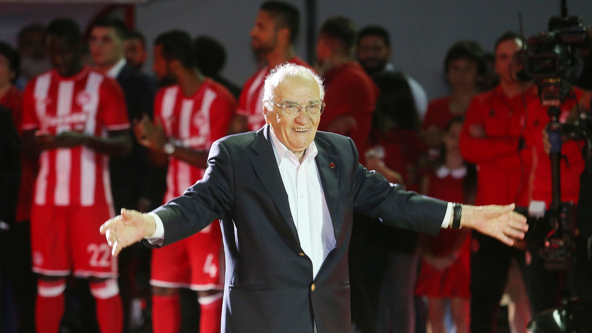 Πέθανε ένας από τους θρύλους του Ολυμπιακού