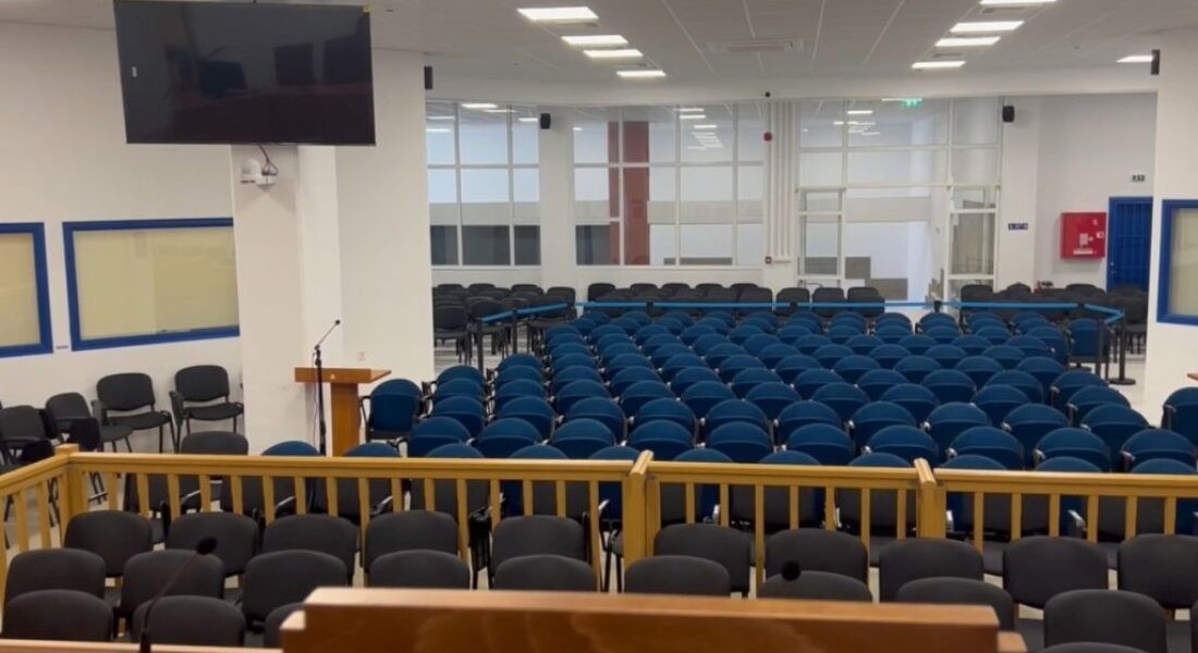 Το υπουργείο αντικατέστησε τον εργολάβο της αίθουσας