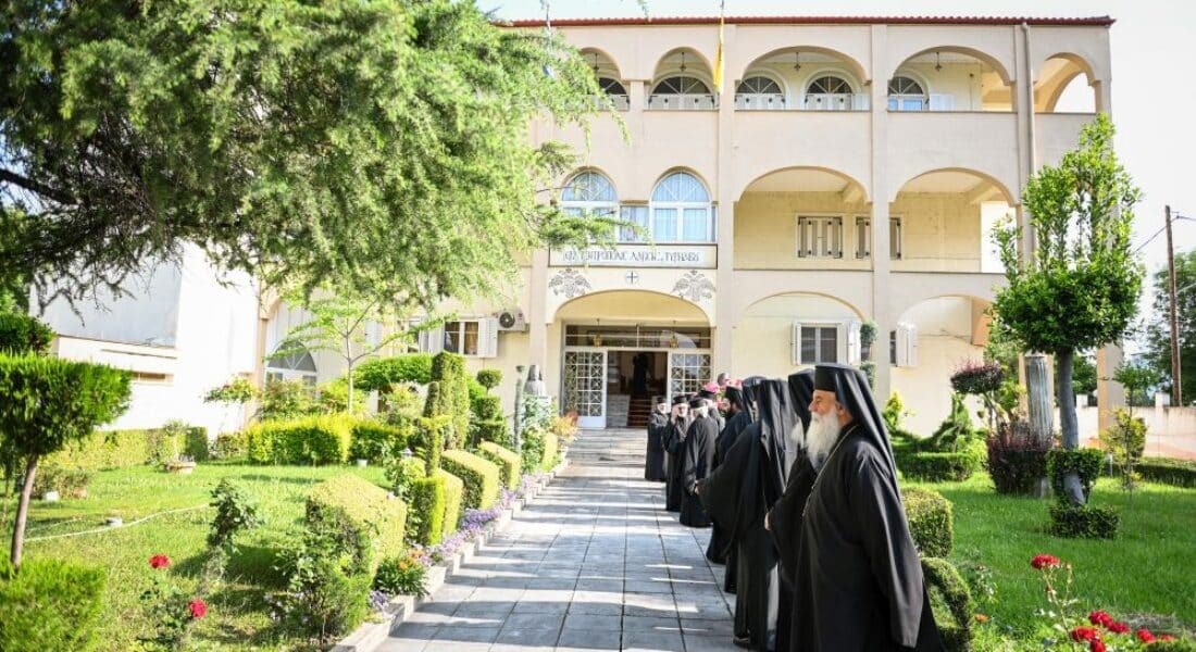 Δημόσιες αντιπαραθέσεις στην Ιεραρχία για τις αυξήσεις 