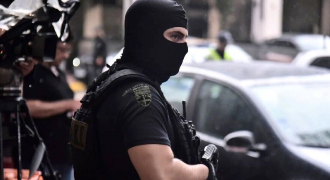 Έφοδος και συλλήψεις του Ελληνικού FBI στη Γιάννουλη