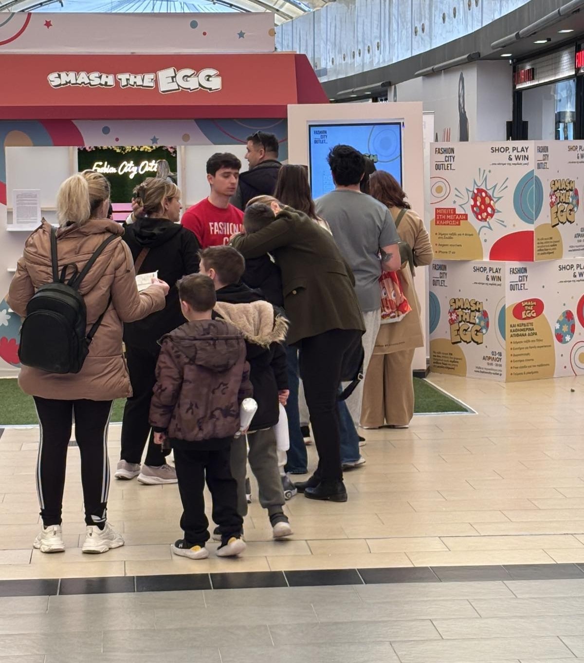Το “Smash the Egg” συνεχίζεται στο Fashion City Outlet