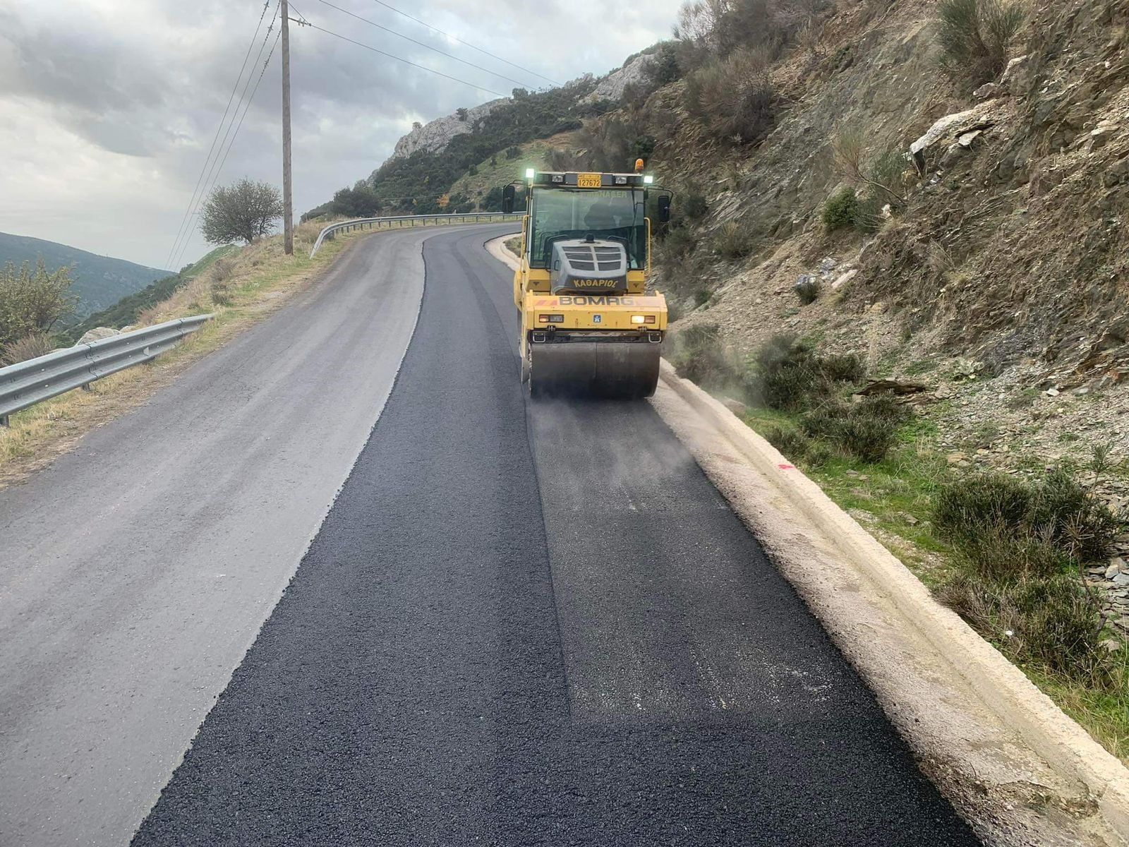 Νέα ασφαλτόστρωση στο δρόμο προς τη Σπηλιά Λάρισας 