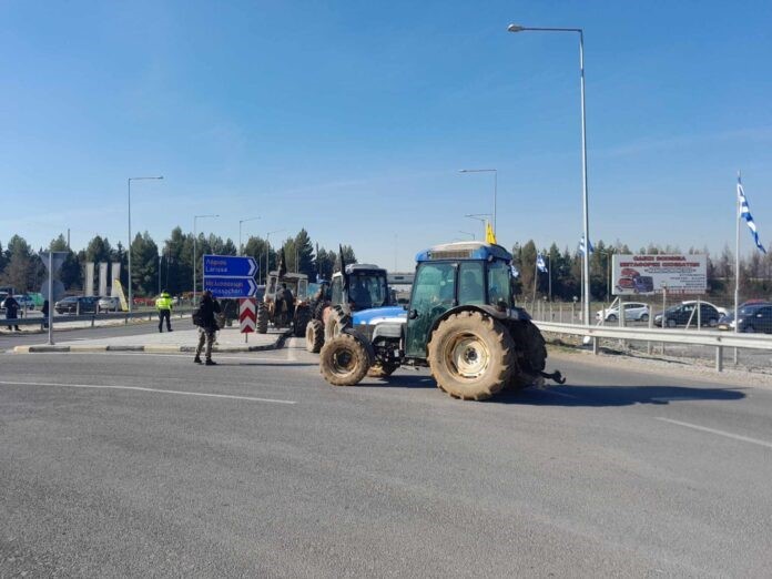 Λάρισα: Στήθηκε το μπλόκο του Πλατυκάμπου