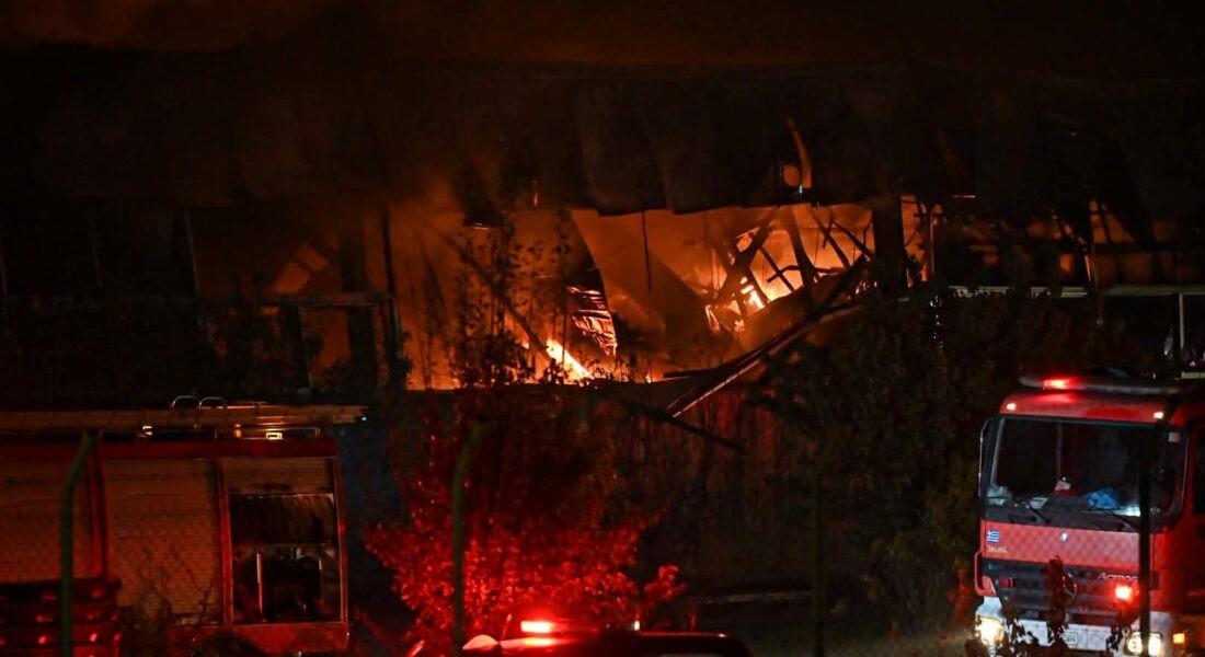 H φωτιά κατέστρεψε το ένα τέταρτο του εργοστασίου 