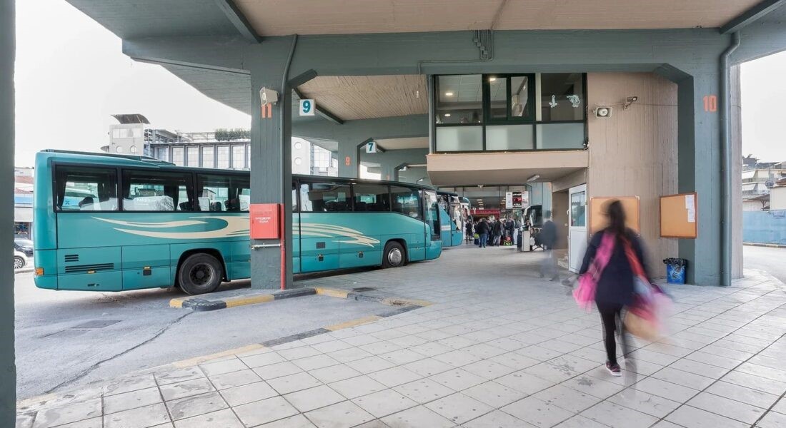 Σε ασφυκτικό κλοιό ταξί και ΚΤΕΛ σε Λάρισα και Θεσσαλία