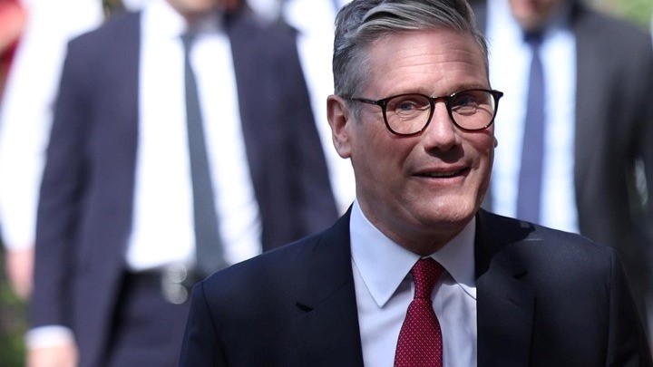 Θριαμβευτής των εκλογών ο Κιρ Στάρμερ