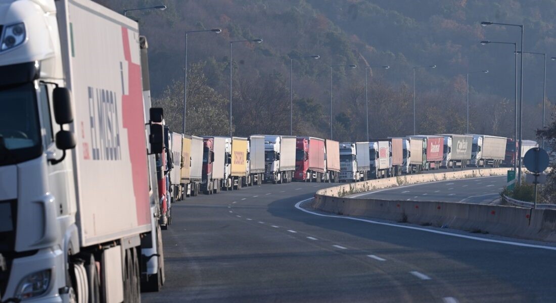 Εντονες οι παρενέργειες των μπλόκων στην αγορά