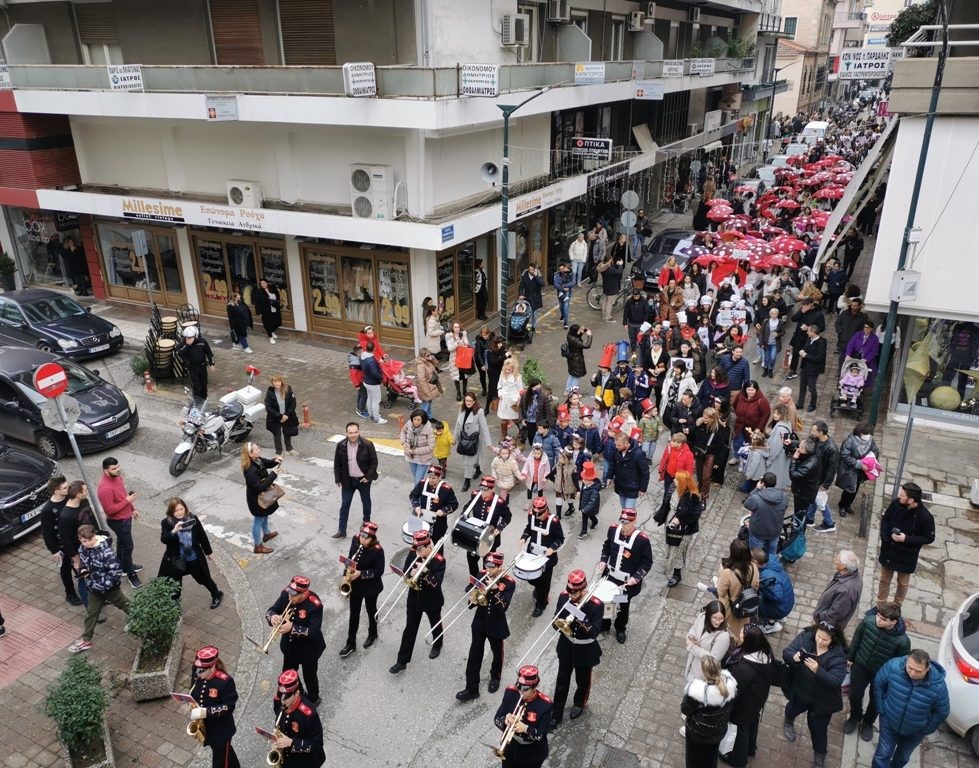 Την Κυριακή η μεγάλη Χριστουγεννιάτικη παρέλαση 