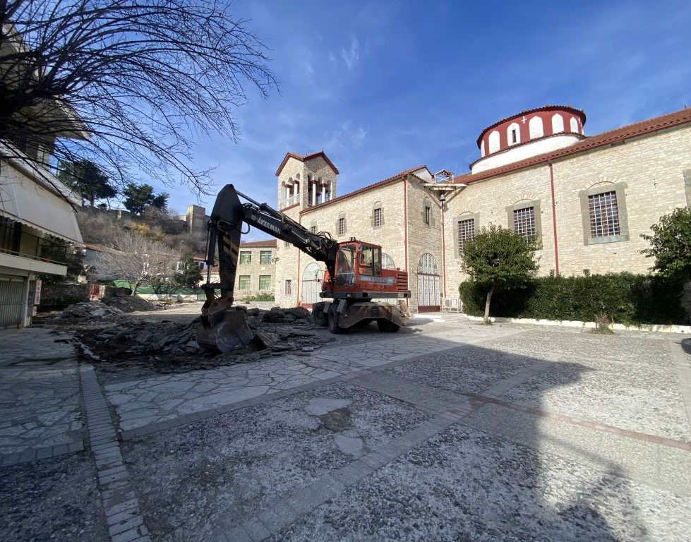 Ξεκίνησε η ανάπλαση στην πλατεία Παναγίας Επίσκεψης