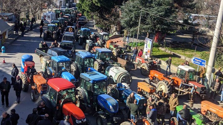 Aποχωρούν από τον κόμβο Πλατυκάμπου οι αγρότες