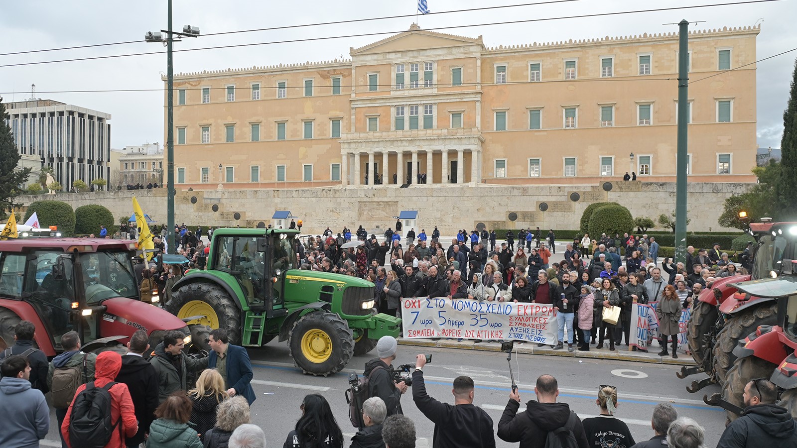 Στο Σύνταγμα οι Θεσσαλοί αγρότες
