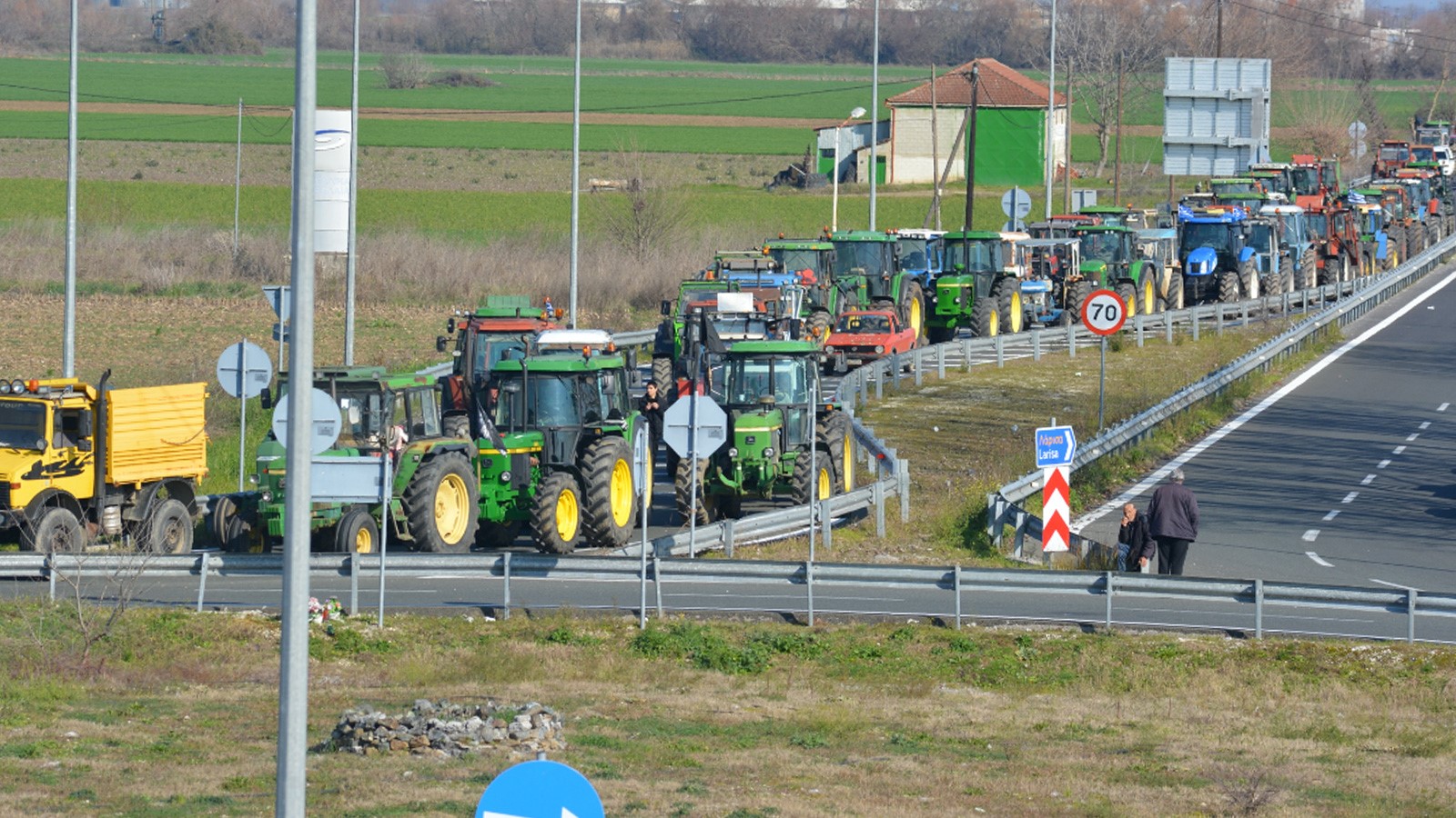 Έκλεισαν τον Ε65 στο Προάστιο οι αγρότες της Καρδίτσας
