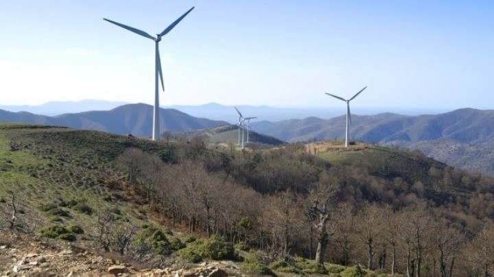 Πού μπαίνουν τα όρια σε φωτοβολταϊκά και αιολικά 