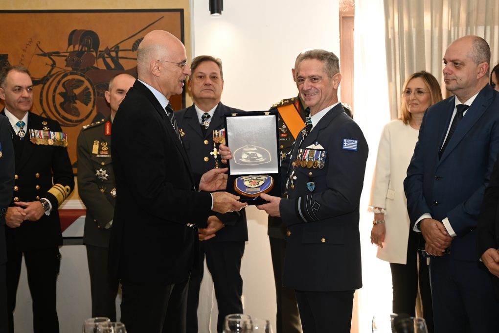 Στην αλλαγή διοίκησης του ΑΤΑ ο Νίκος Δένδιας