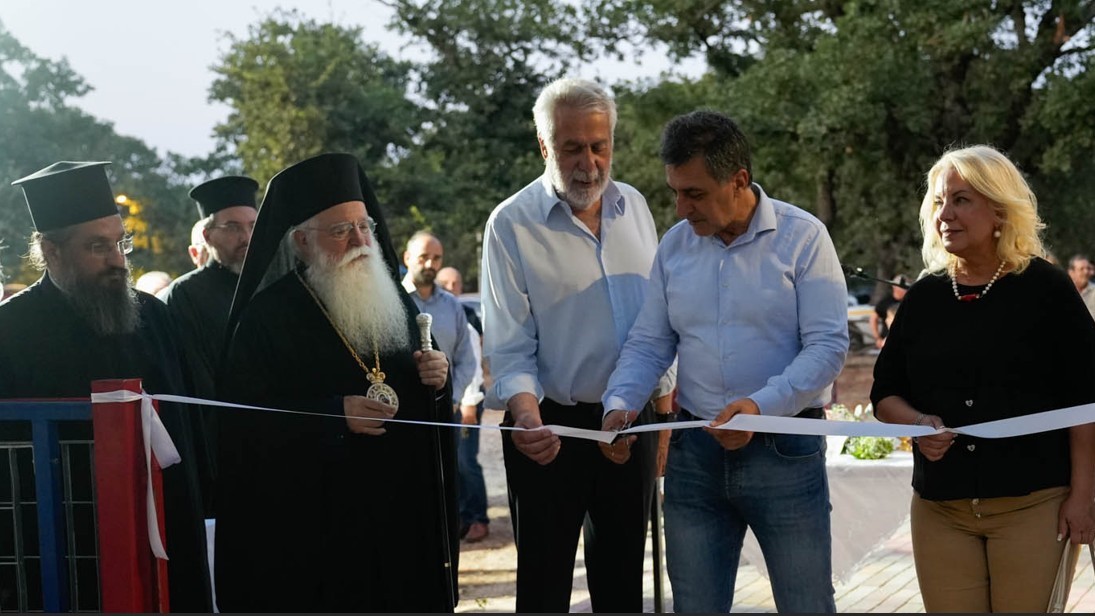 Εγκαίνια για τη νέα παιδική χαρά στον Αλμυρό 