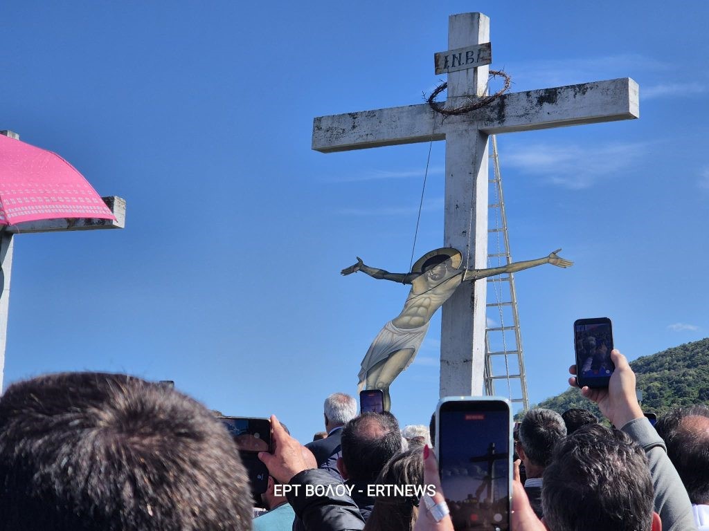 Συγκίνηση και κατάνυξη στην Ακολουθία της Αποκαθήλωσης