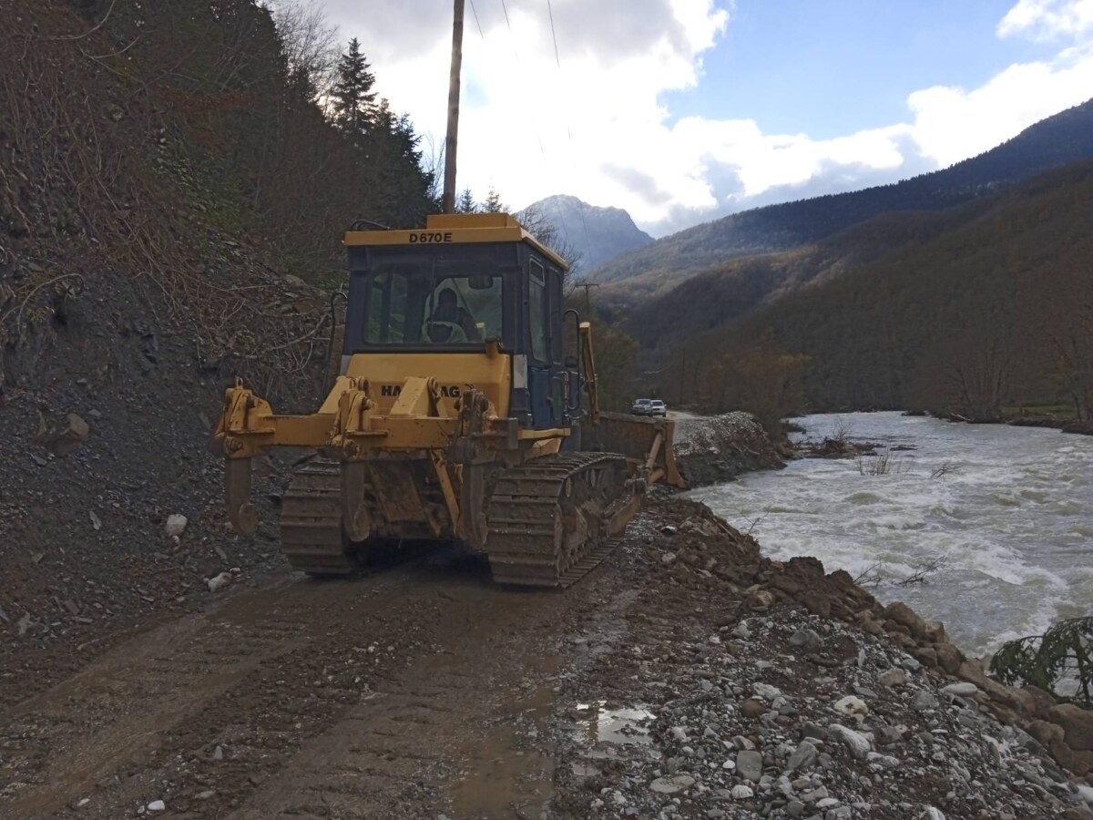 Συνεχίζονται οι εργασίες αποκατάστασης