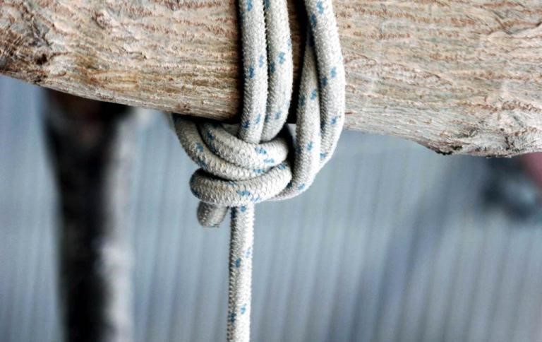 57χρονος βρέθηκε απαγχονισμένος σε αποθήκη