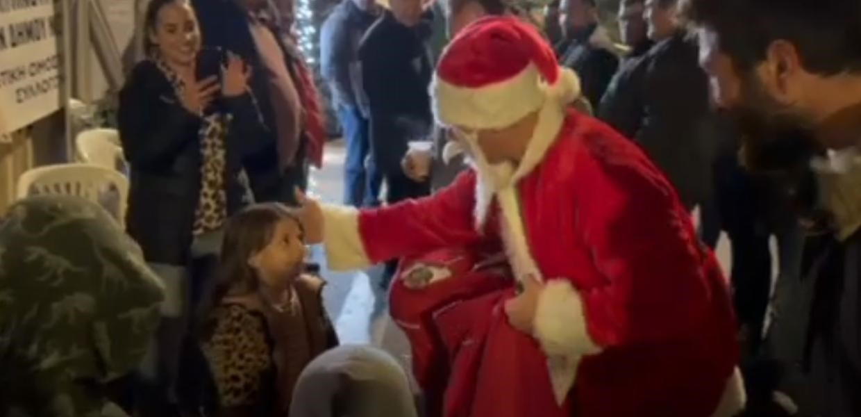 “Άγιος Βασίλης” μοίρασε δώρα στα παιδιά των αγροτών