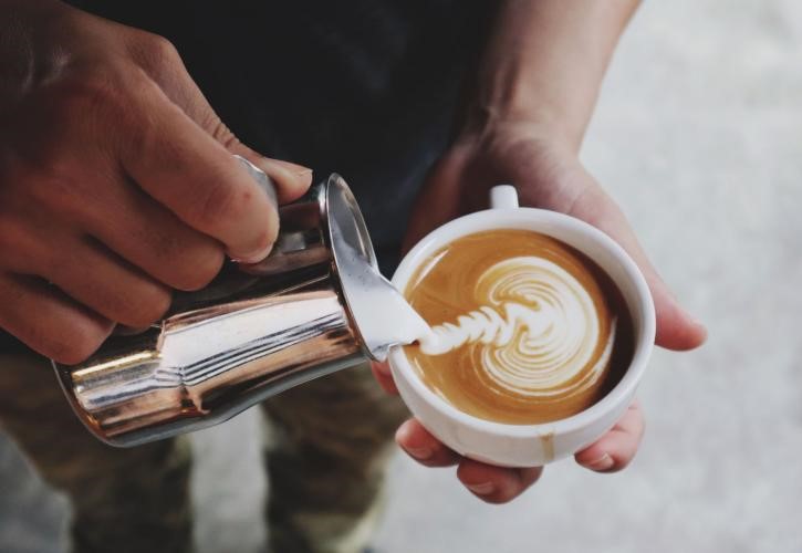 Στο τραπέζι νέα παράταση του χαμηλού συντελεστή στον καφέ