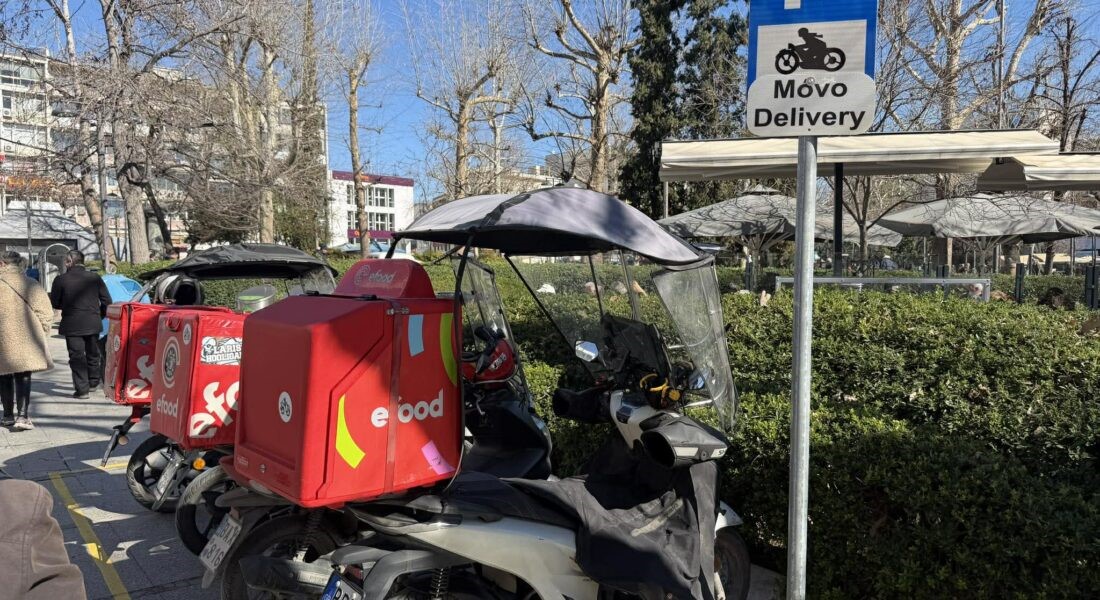 Ειδικές θέσεις στάθμευσης δικύκλων delivery 