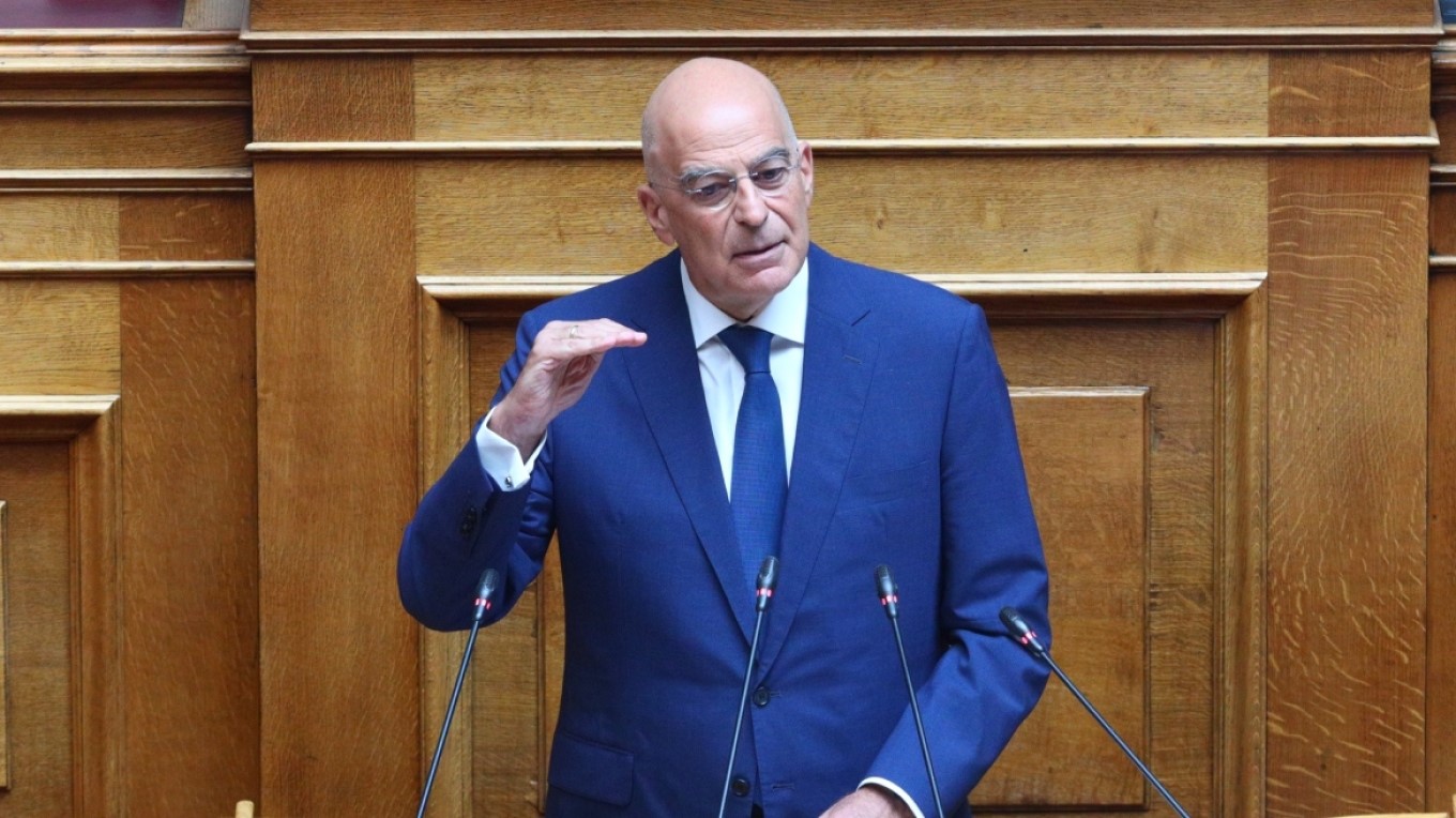 "Έχετε δει την πισίνα στην 1η Στρατιά που καταργείται;"