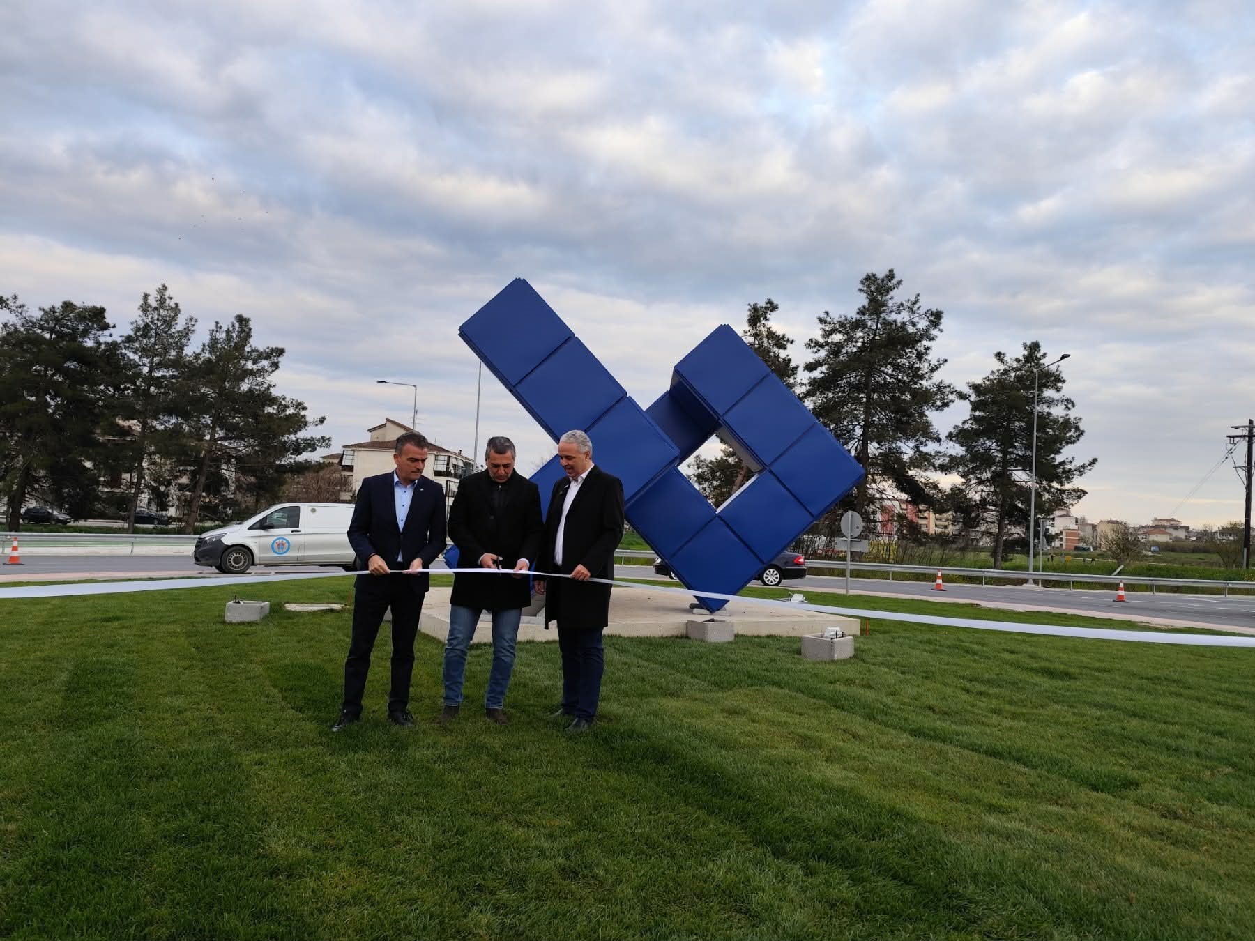 Eγκαινιάστηκε το “Δενδρόμινο” στον κυκλικό κόμβο “Γαιόπολις”