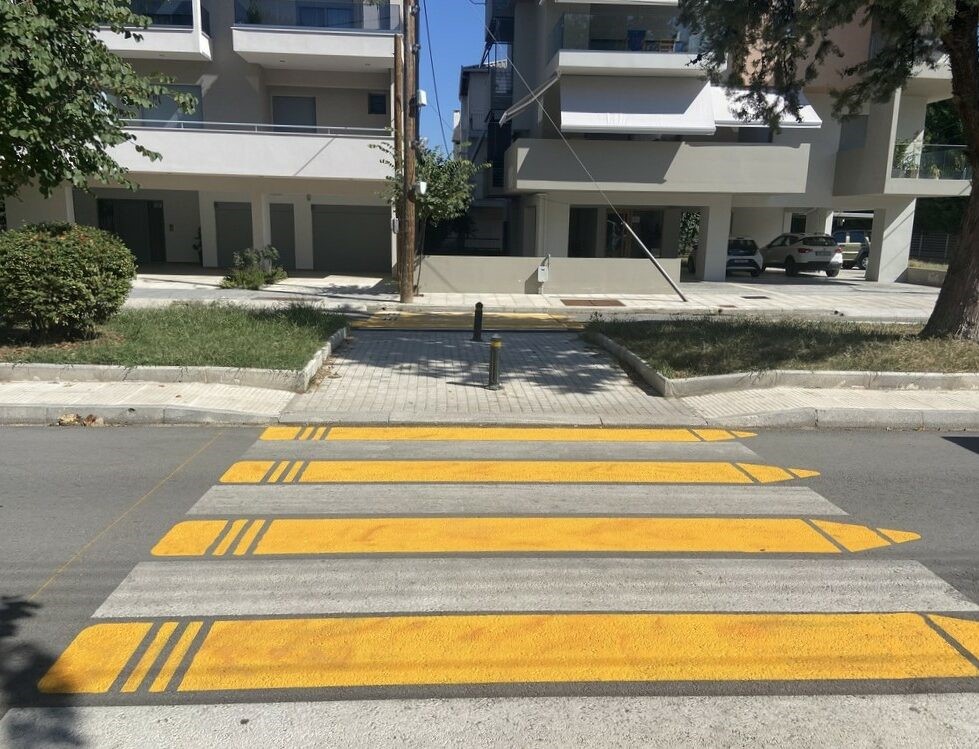 “Χρώμα” σε 19 διαβάσεις έξω από σχολεία των Τρικάλων