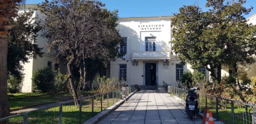 Καταδίκη 64χρονης που χτυπούσε τα ανήψια της