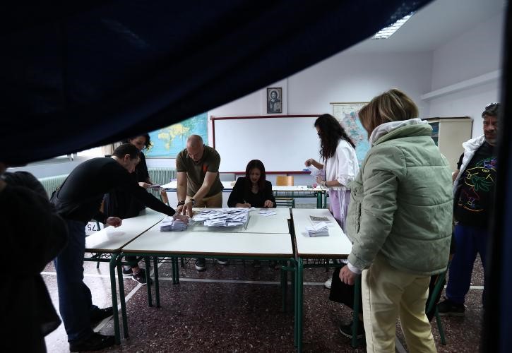 Νέα άνοδος για ΝΔ, εδραιώνεται στη 2η θέση ο ΣΥΡΙΖΑ