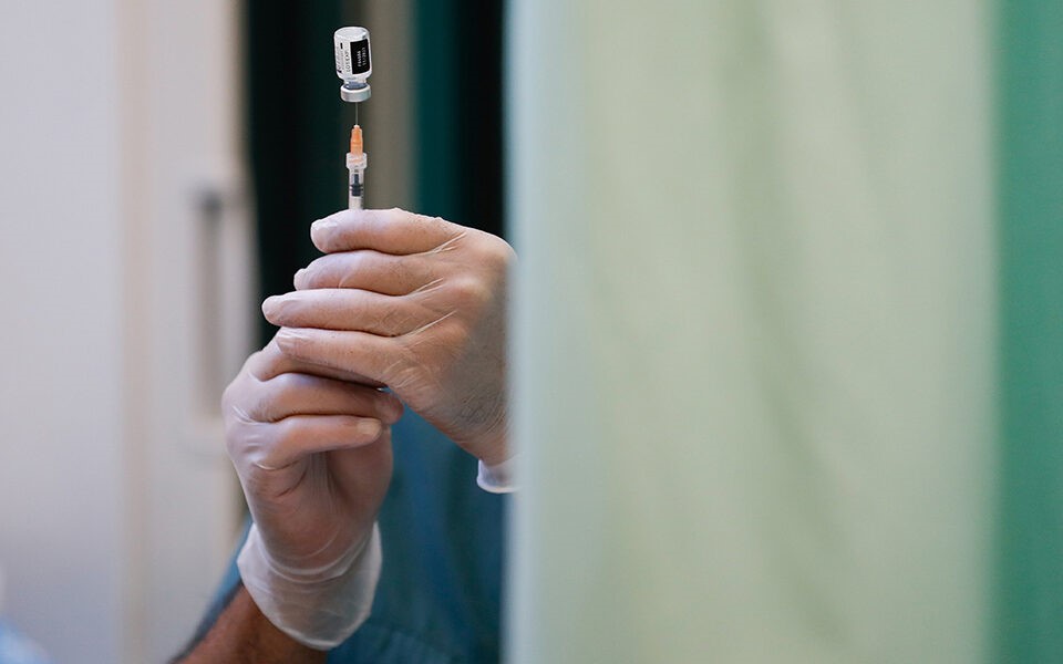 Στο εδώλιο 40 άτομα για πλαστά πιστοποιητικά Covid-19