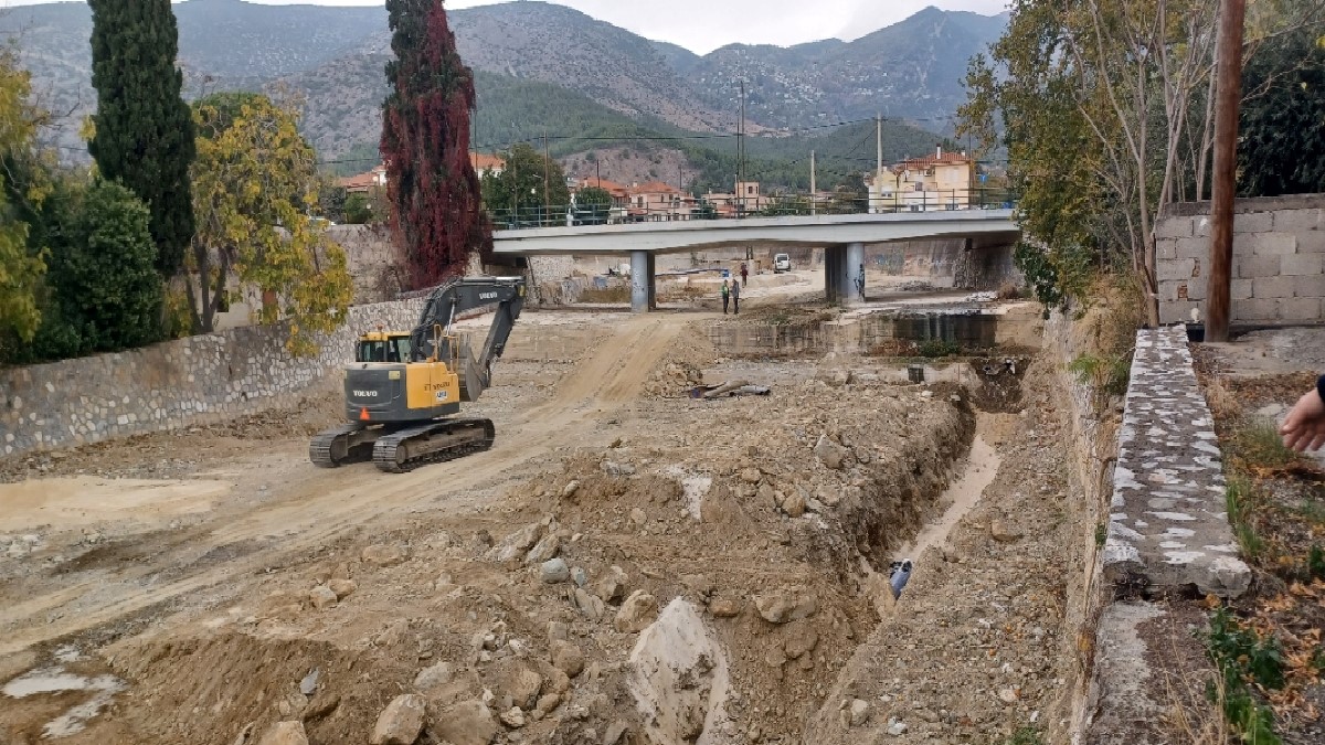 Επισκευάζονται αγωγοί της ΔΕΥΑΜΒ