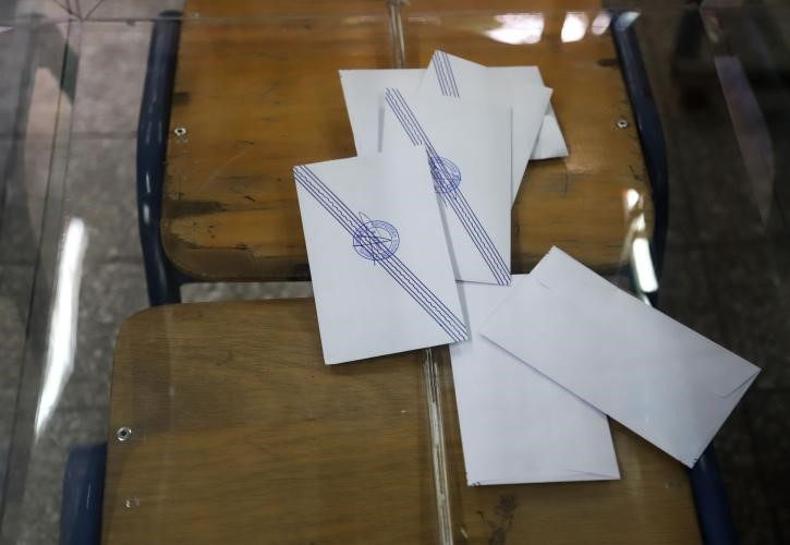 Στο 13,7% η "ψαλίδα" ΝΔ με ΠΑΣΟΚ