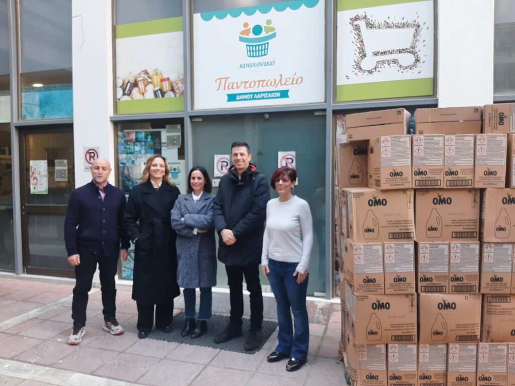 Το Fashion City Outlet στήριξε δομές και οικογένειες της Λάρισας την περίοδο των γιορτών