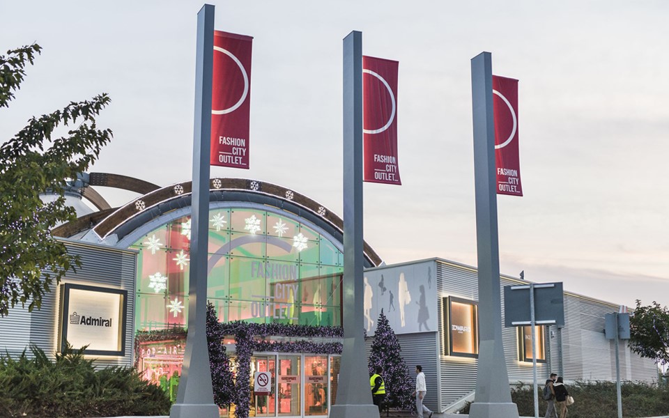 Οκτώβριος γεμάτος εκπλήξεις στο Fashion City Outlet: Θέατρο σκιών και ιστορικά αυτοκίνητα για όλη την οικογένεια!