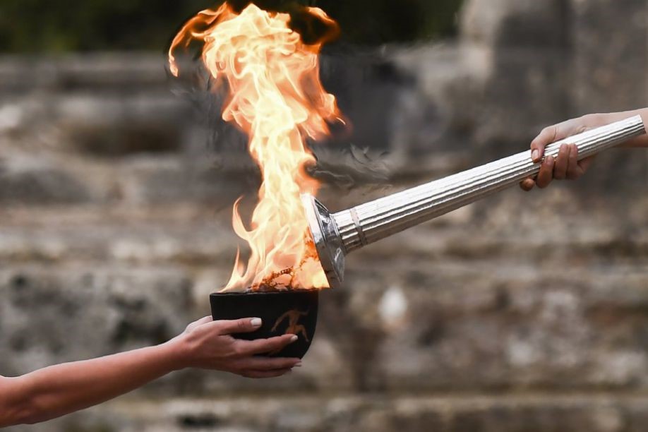 Υποδέχεται την Ολυμπιακή Φλόγα στο Αρχαίο Θέατρο 