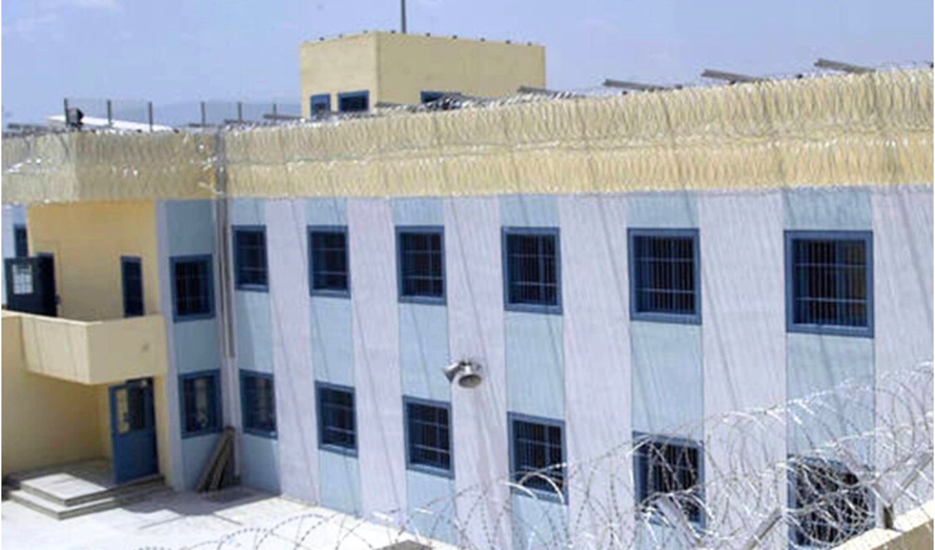Έφοδος της ΕΛ.ΑΣ. σε 20 κελιά των φυλακών Τρικάλων