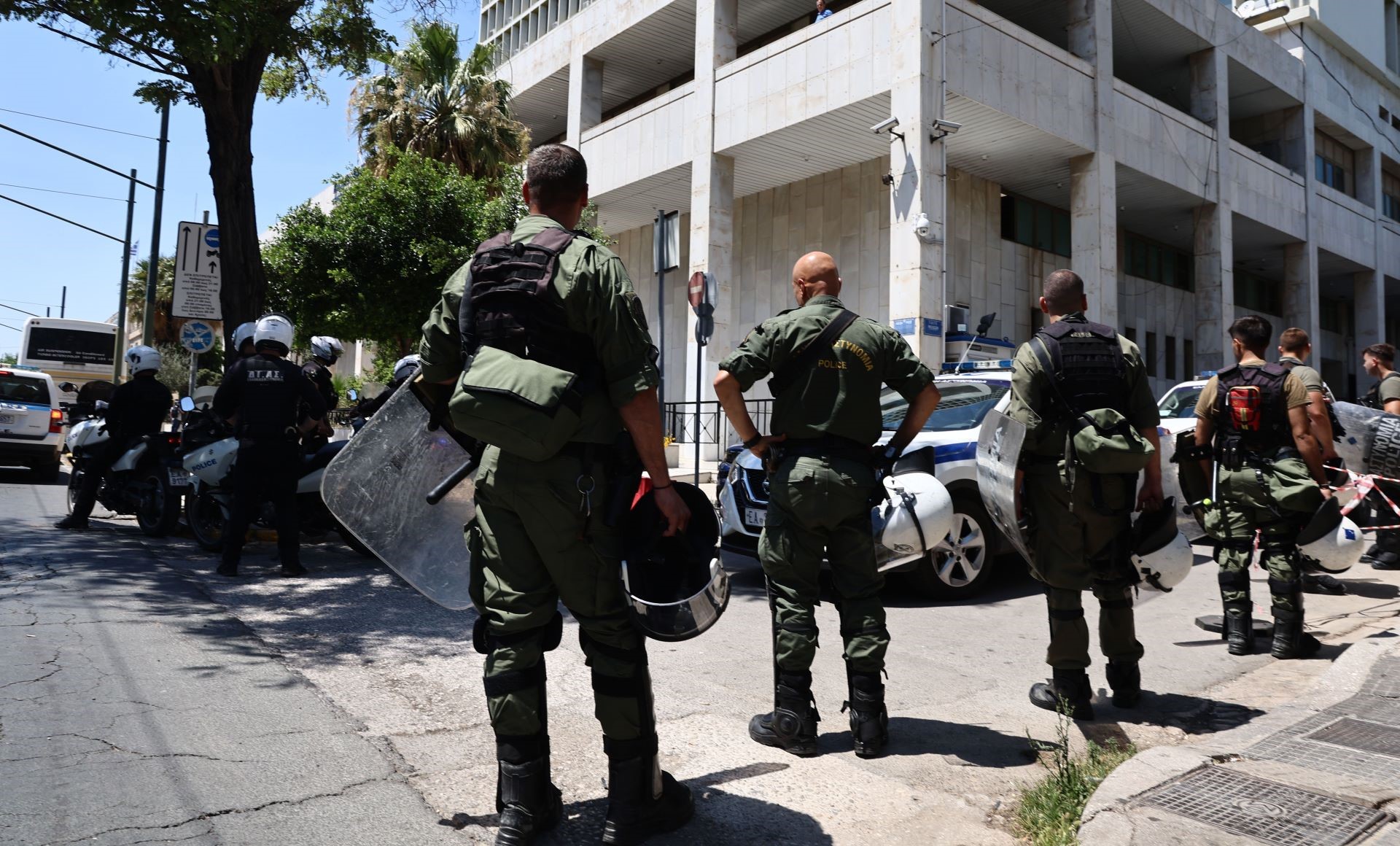 Λ. Αλεξάνδρας: Ποινική δίωξη για τους 74 συλληφθέντες 