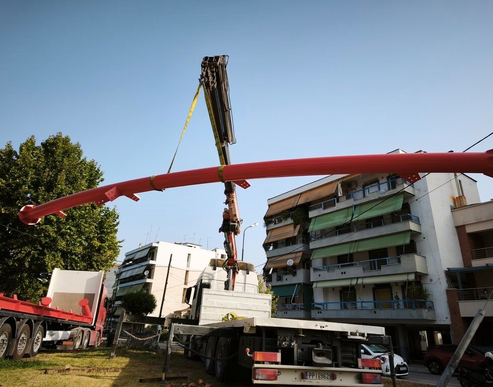 Ξεκίνησε η συναρμολόγηση της πεζογέφυρας Αγίου Κωνσταντίνου