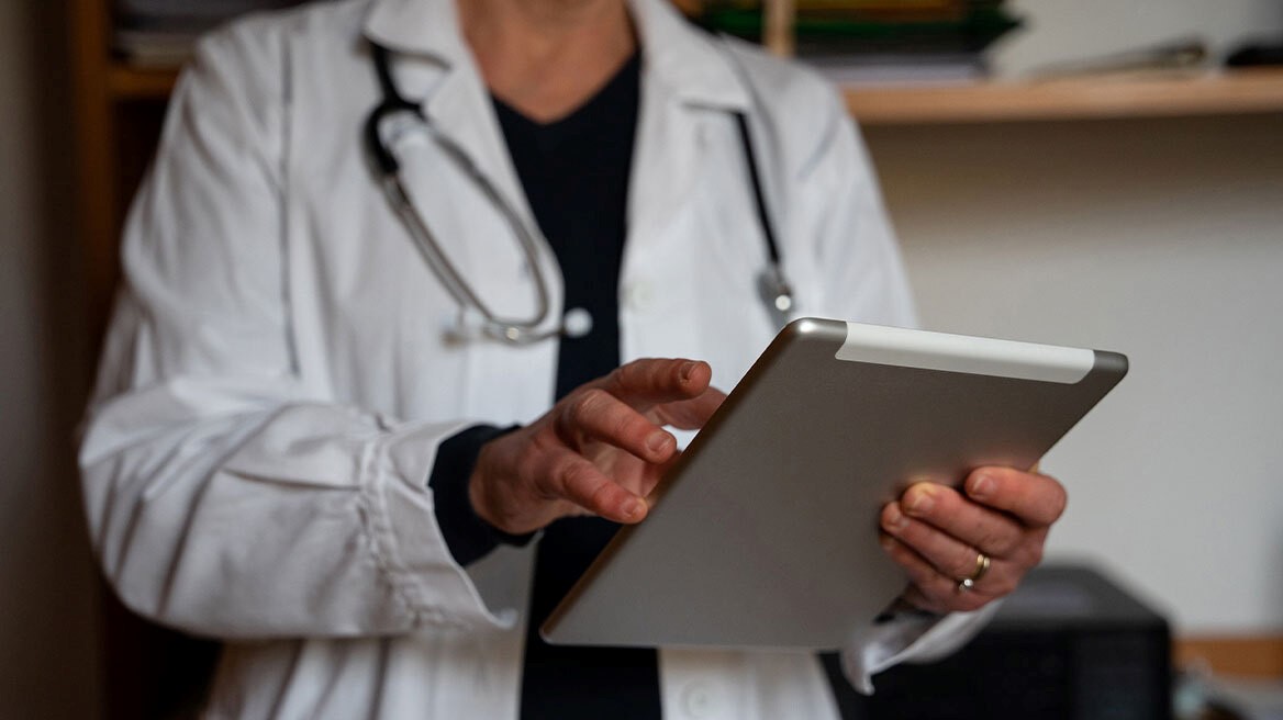 Γιατρός στο εδώλιο για θάνατο ασθενούς στην πανδημία