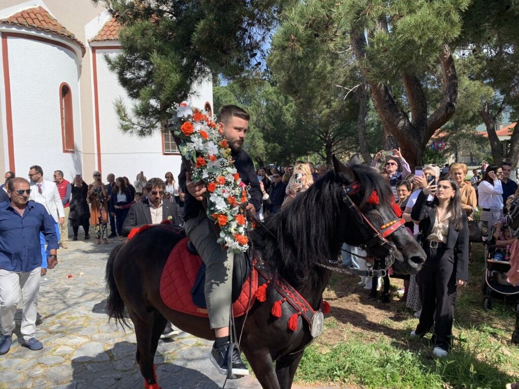 Περιφορά της εικόνας του Αγίου Γεωργίου από καβαλάρηδες